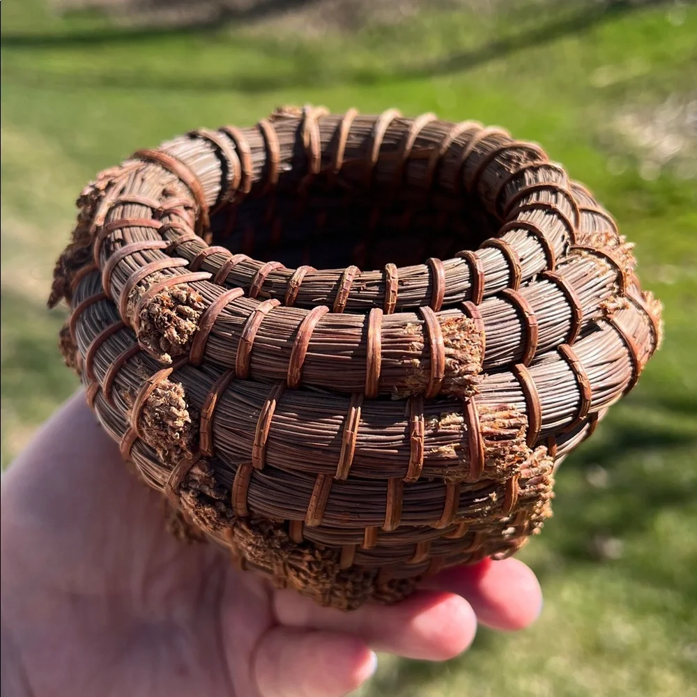 Antique Native American Seminole Tribe Handwoven Coiled Pine Needle Basket